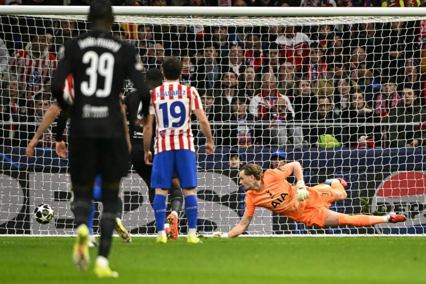 Thủ môn Tottenham 'muối mặt ' rời sân sau 15 phút vì bắt quá tệ 805117