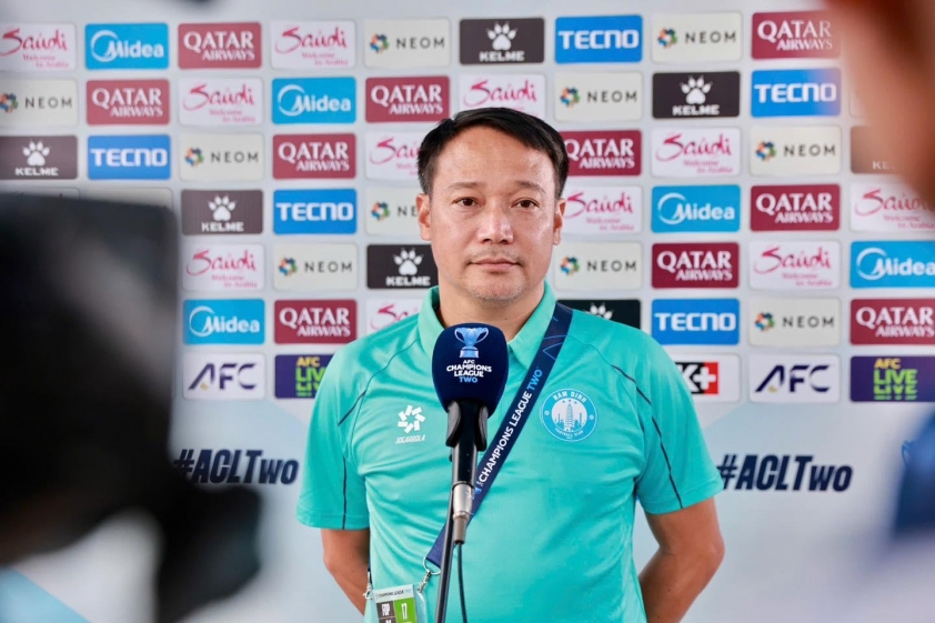 HLV Nam Định hết lời khen Văn Lâm, buồn bã khi thua Ninh Bình-709414