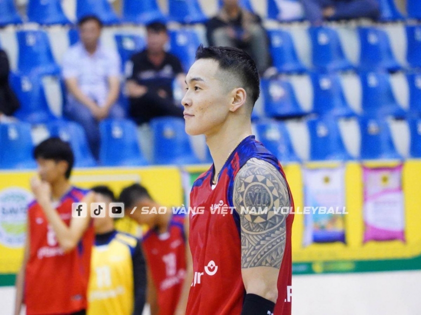 Ngoại binh bóng chuyền nam thần có hành động ấm lòng tại giải VĐQG các CLB 2026-824348