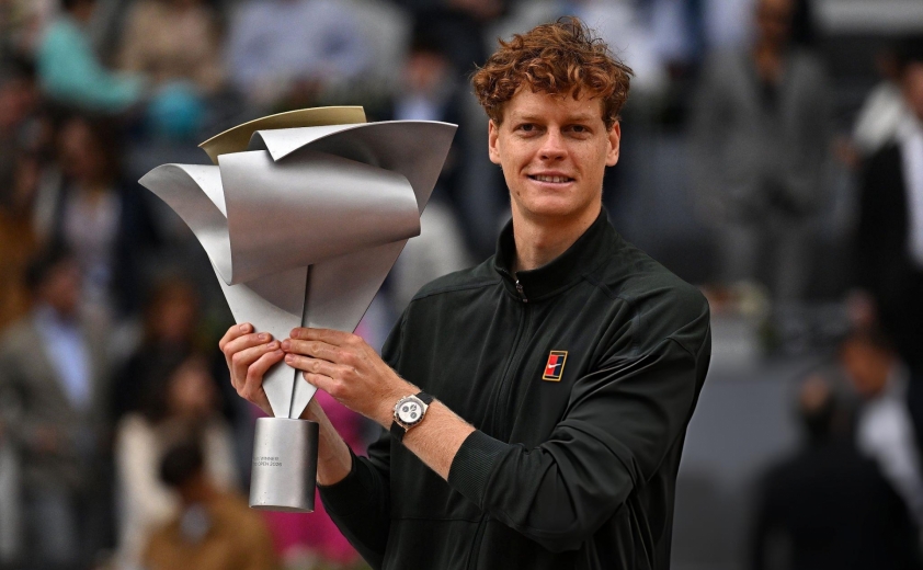 Sinner bị Zverev 'bắn tùm lum' ở chung kết Madrid Open 2026 829589